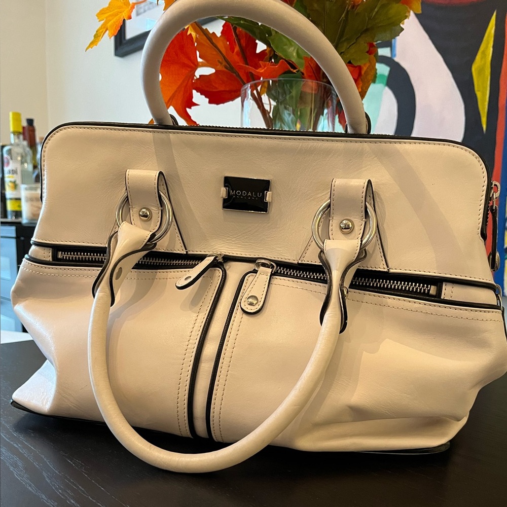 Beautiful MODALU Handbag - Picture 4 of 11